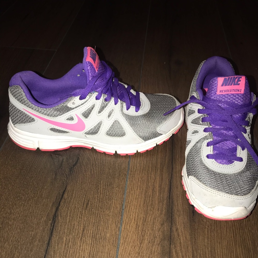 Nike Revolution 2 Sneakers